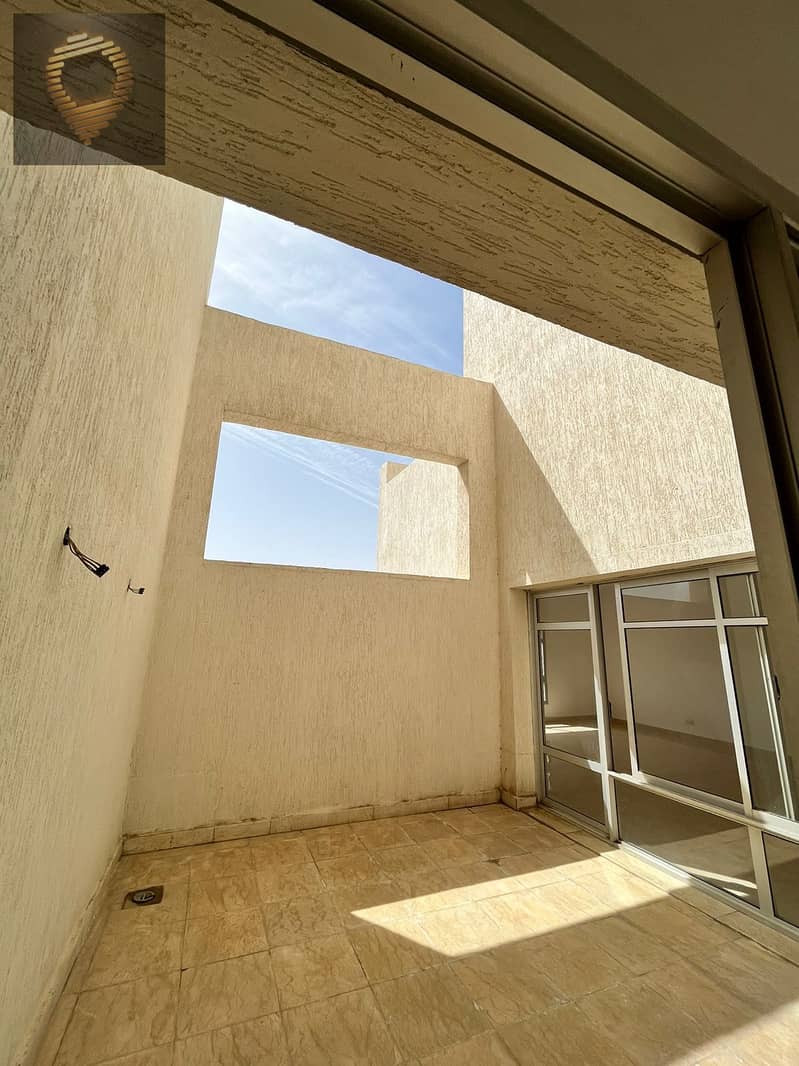 4 WhatsApp Image 2025-10-07 at 19.04. 35_e71f2276. jpg