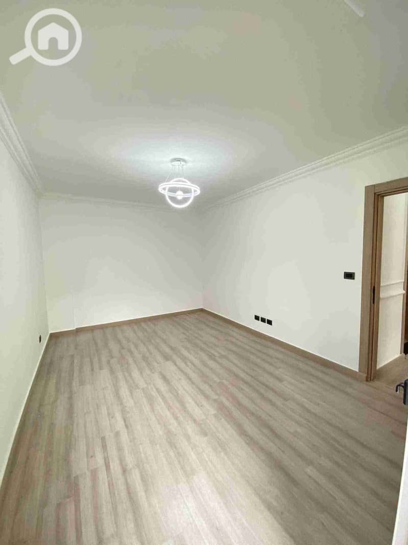 1000379537. jpg 1000379537. jpg