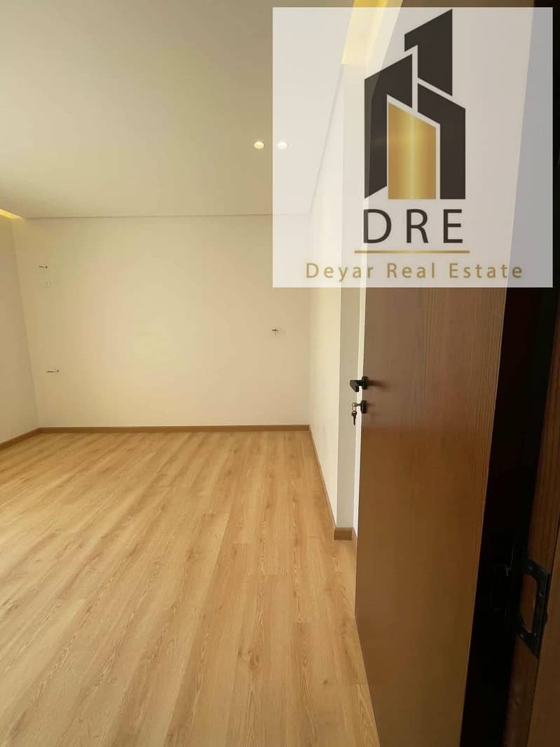 8 86e033ef-4d88-4aab-9d80-6b1bd8d52b57. jpg