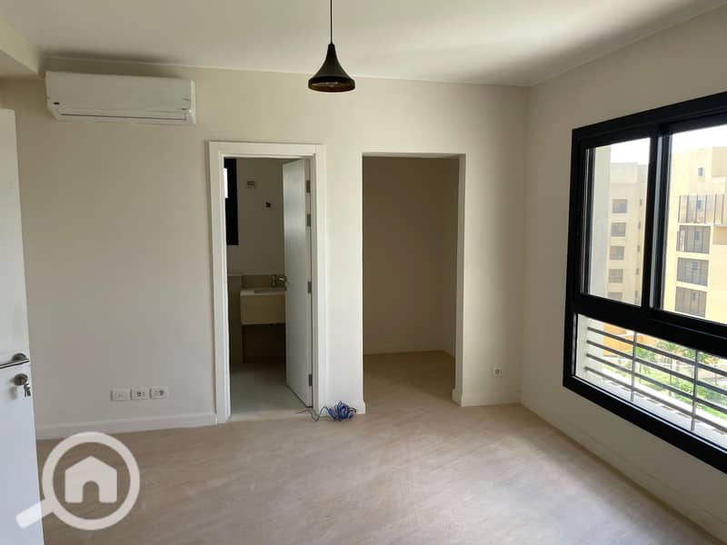 4 WhatsApp Image 2025-10-25 at 13.25. 29_f58ad609. jpg