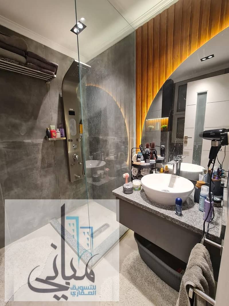 13 db1eaa09-ec19-4926-96af-5298bc4899da. jpeg