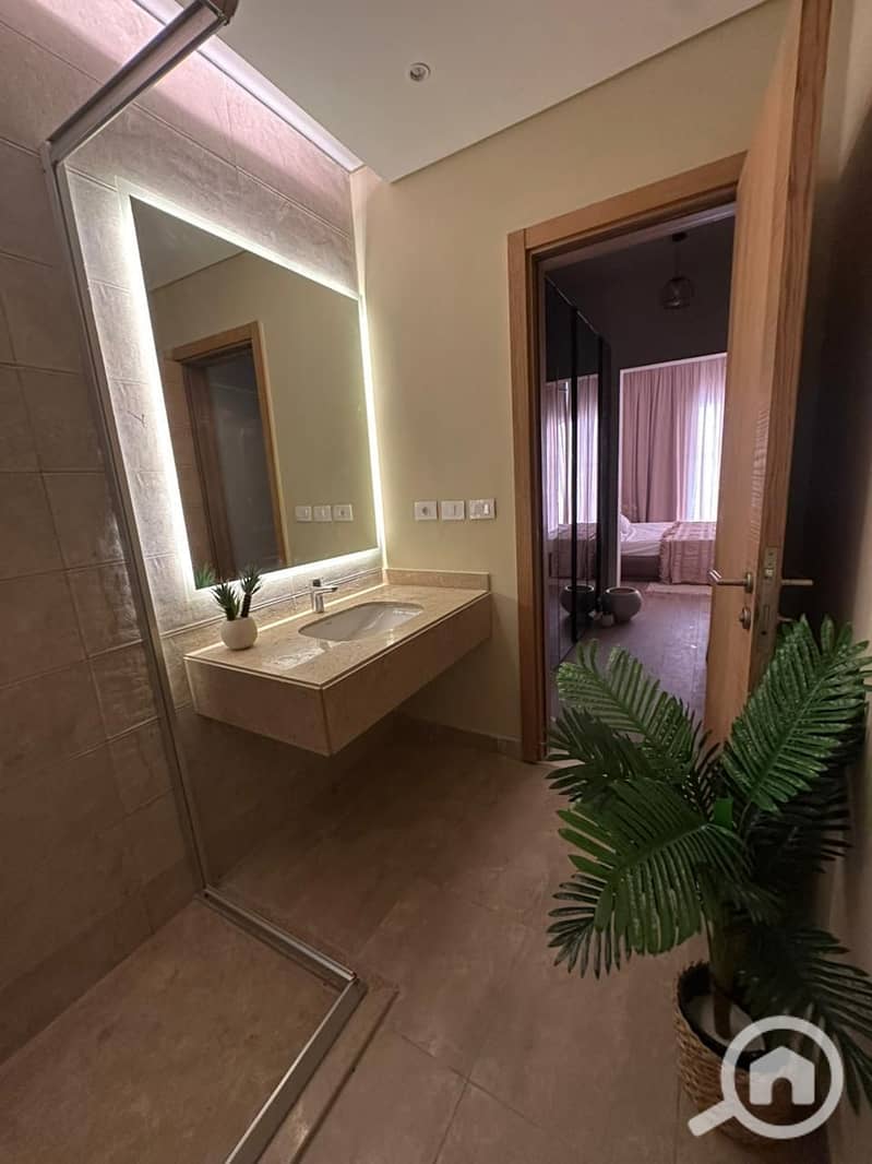 12 f195deb3-385b-4375-9ddb-a5437e2ec30d. jpg