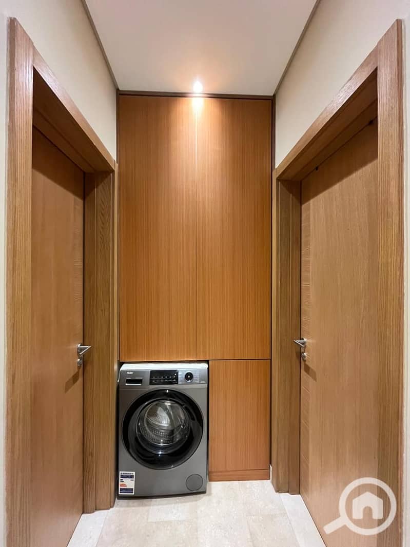 8 387b199a-65f8-427a-a2f9-813d886562e3. jpg