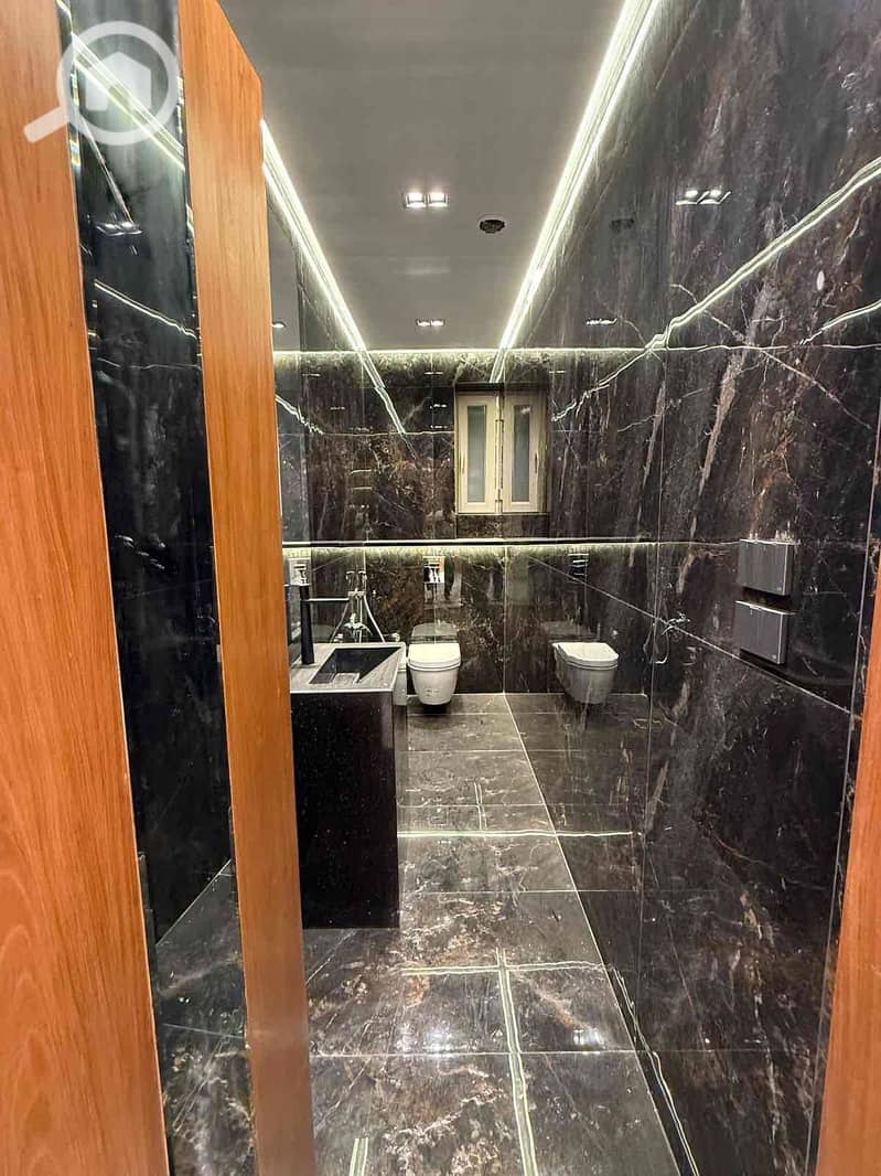 4 9ad34775-3518-4436-86d1-971886f4f0ff. jpg