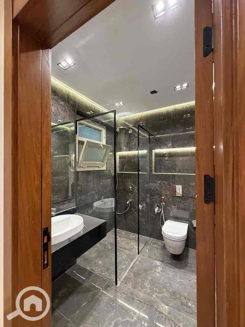 7 fea73526-fd94-4b96-abab-b5b881be3023. jpg