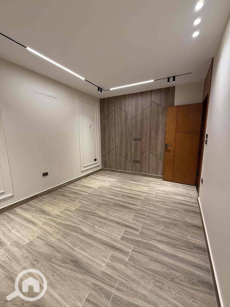 12 3047d4b7-165f-4940-94a3-5851f937861f. jpg