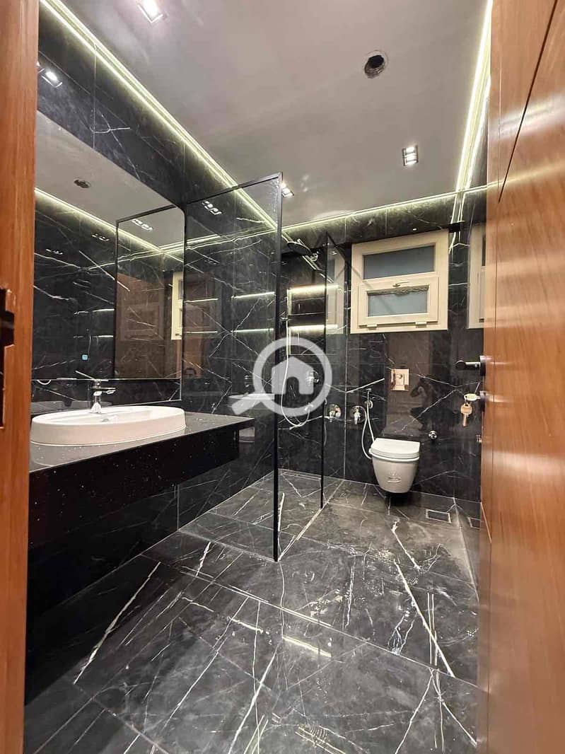 14 ee6746f9-741f-43cd-b5c7-1ae27aad4f64. jpg