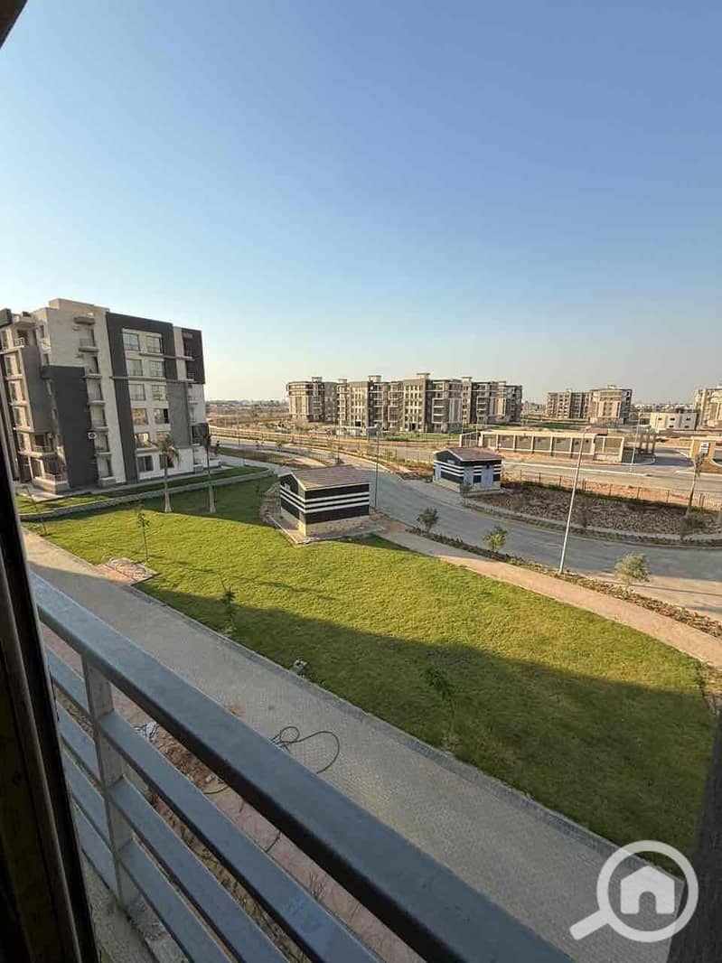 9 0006880e-1843-46d3-b5b4-3894f1e1ee67. jpg