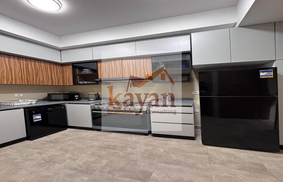 4 02cb2e0f-f053-45fc-b8d3-dc7101ad4aa0. jpg