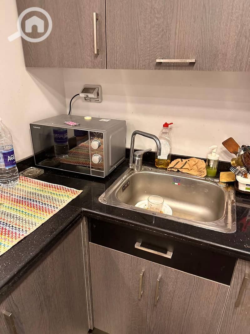 9 ffd76f6c-7c90-4951-9580-63f5e07816ce. jpg