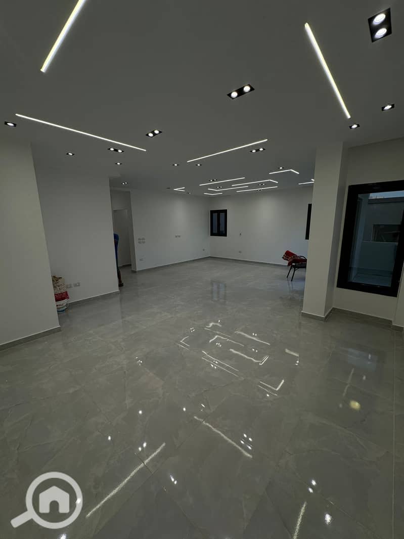 14 d267f892-fea4-42aa-8c7e-b25c90ea31d0. jpg