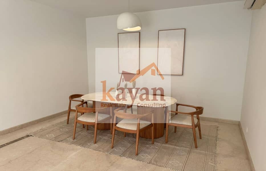 4 fc81e481-5a81-4f46-bafb-b0826d624339. jpg