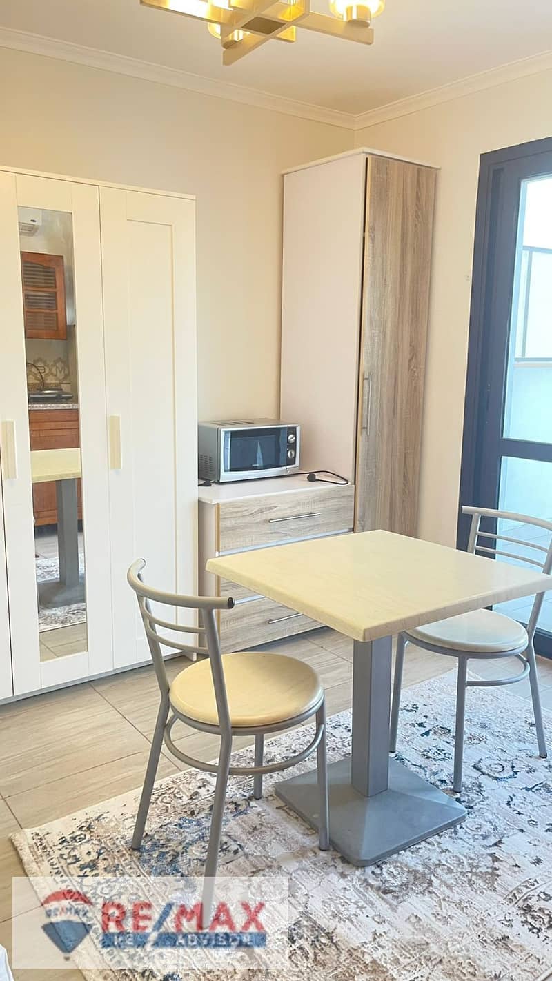 4 photo_5994349735084935994_w. jpg