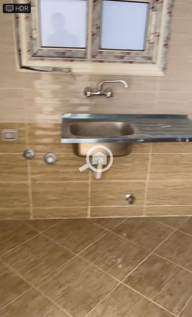 6 1a0db0f0-6645-44a6-93db-d6f2fcbb8592. jpeg