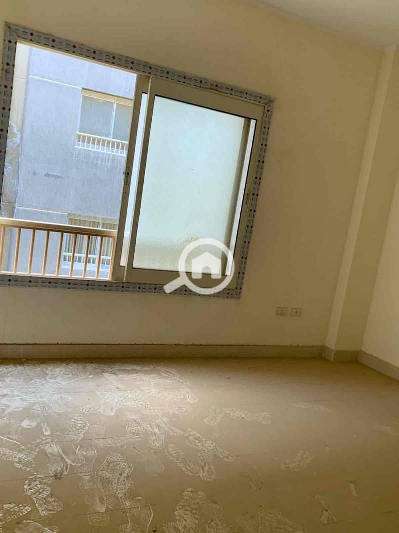 12 7ce2f162-a0cf-4c91-84d2-aa51d47c9581. jpg