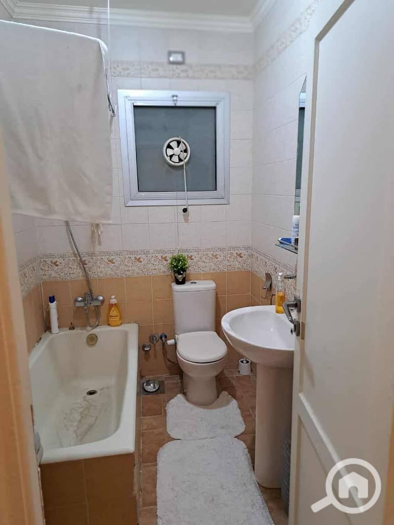 10 8052cfa6-0bf5-46a4-8bf9-43171472d506. jpg