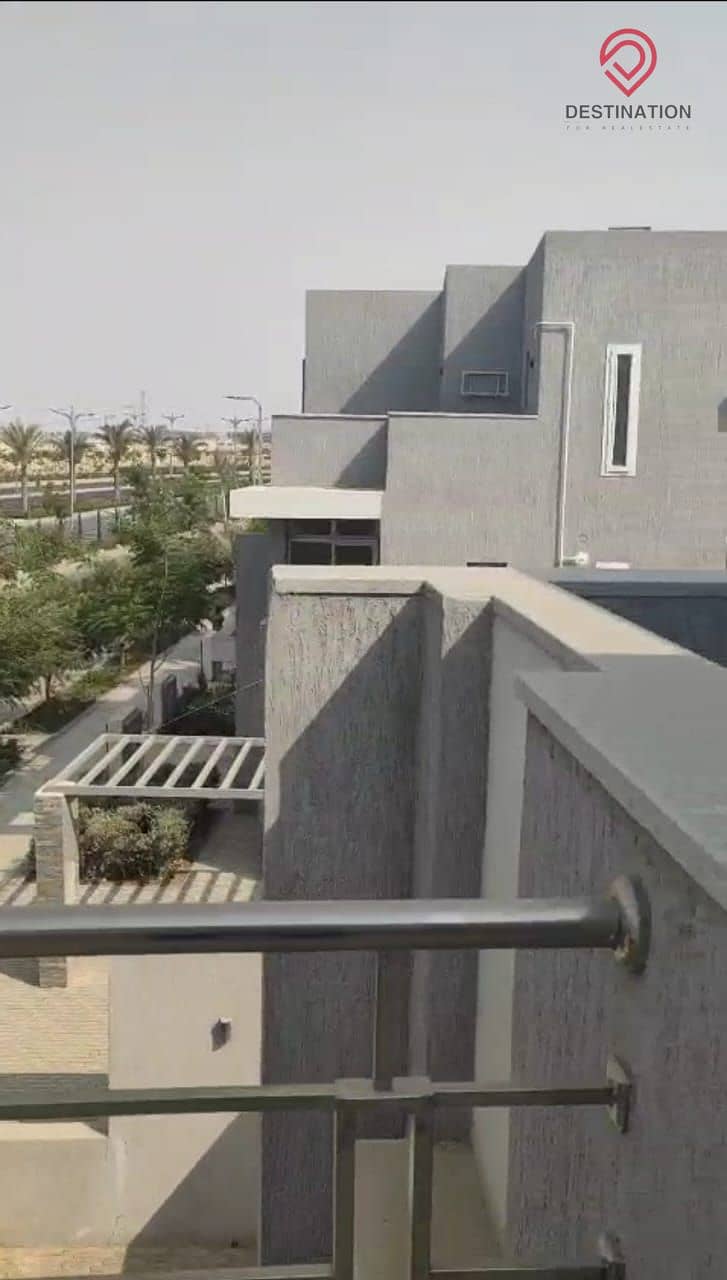 20 f6d51c19-39de-4c00-8086-ded616b4e7e1. jpg