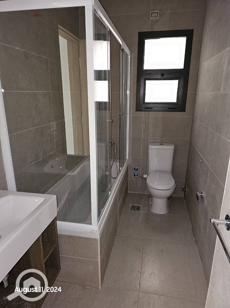 8 52b10b2b-e76d-404c-9c16-4cd13fc7dd22. jpeg