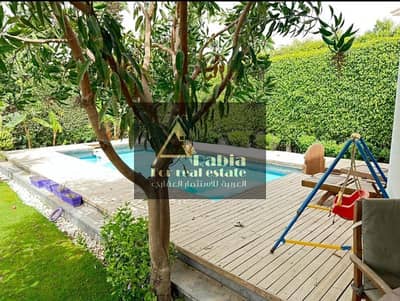 فیلا 4 غرف نوم للبيع في القاهرة الجديدة، القاهرة - فيلا في كمبوند ماونتن فيو ١ تشطيب راقي بحمام سباحه