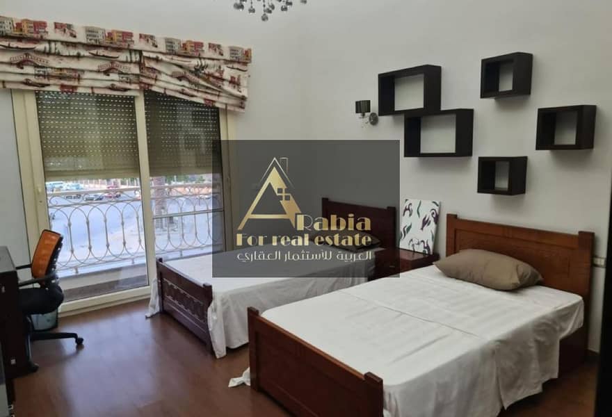 10 562d8a33-6756-44fc-85cf-75b5a05113b0. jpeg