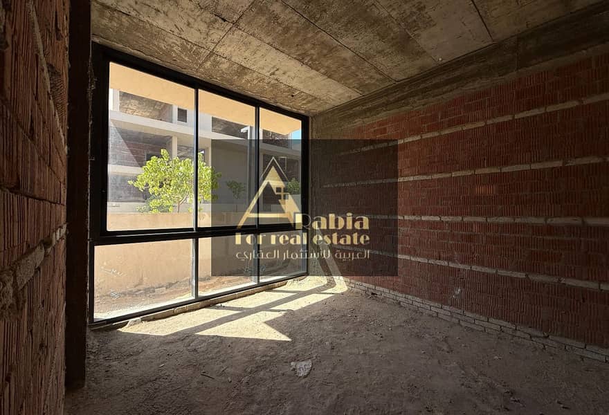 11 9892fdd1-5fe1-49a5-aa72-374d2ca9eaaa. jpg