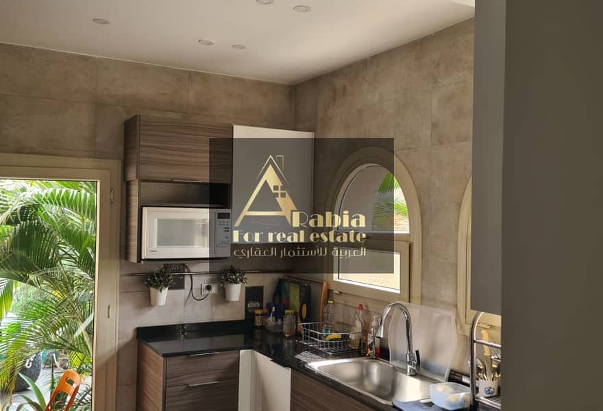 18 05b528a8-9433-4046-bd2e-aa39ede1ddde. jpg