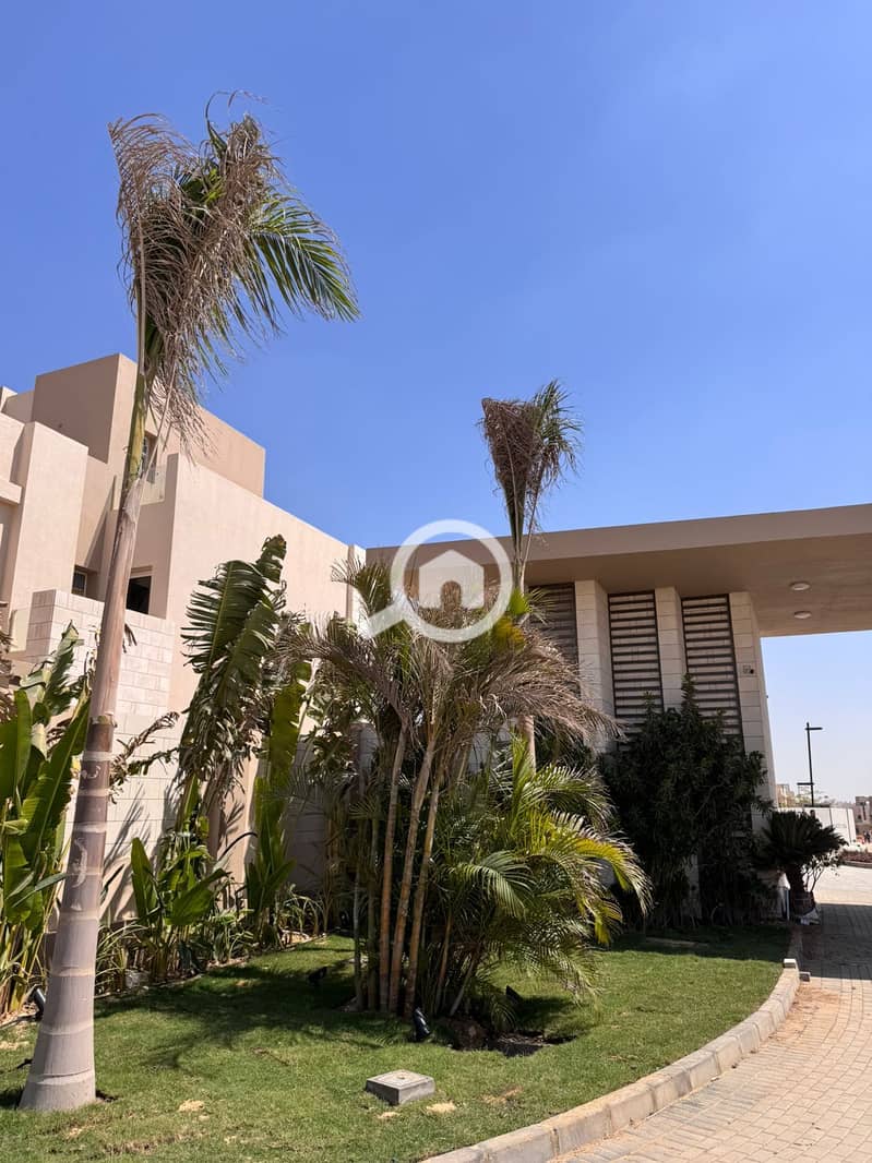 4 e0f5e47b-7437-48b3-b70b-f9ba98552b7d. jpg