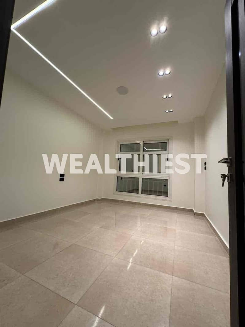 3 78b46dcd-f37c-4f4d-b7f9-8a89d4eb9113. jpg