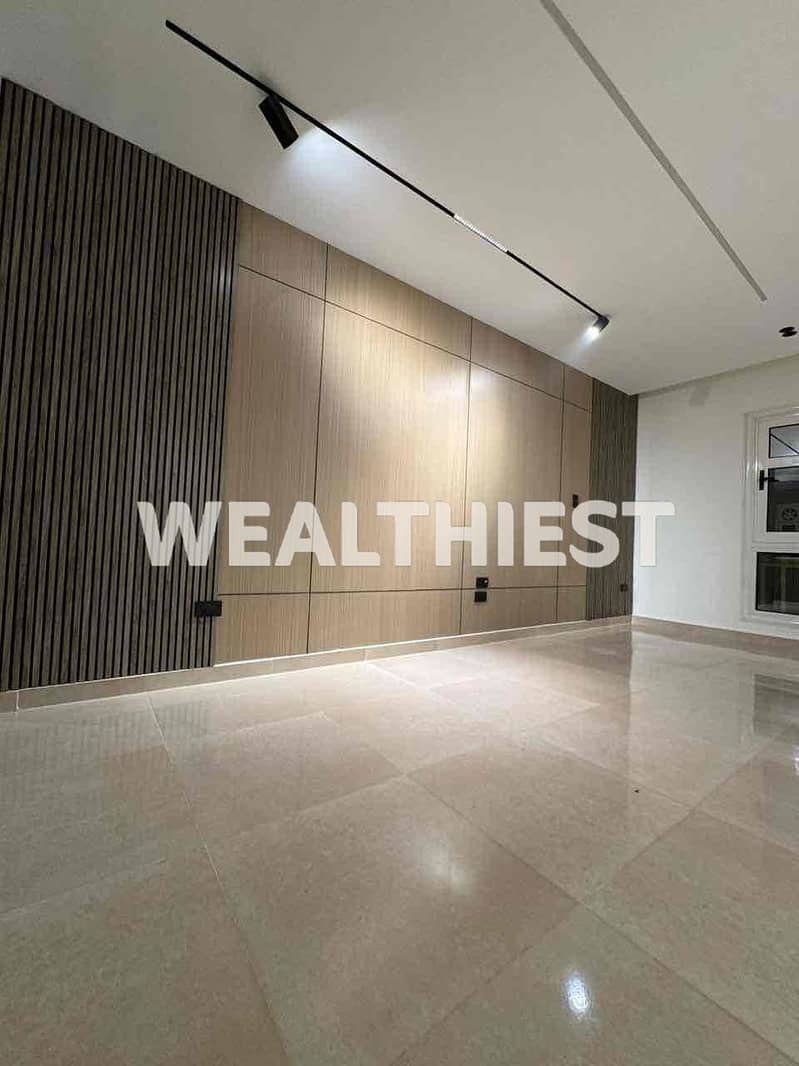 24 bd869479-1c26-4f12-beed-33d8e8f452c7. jpg