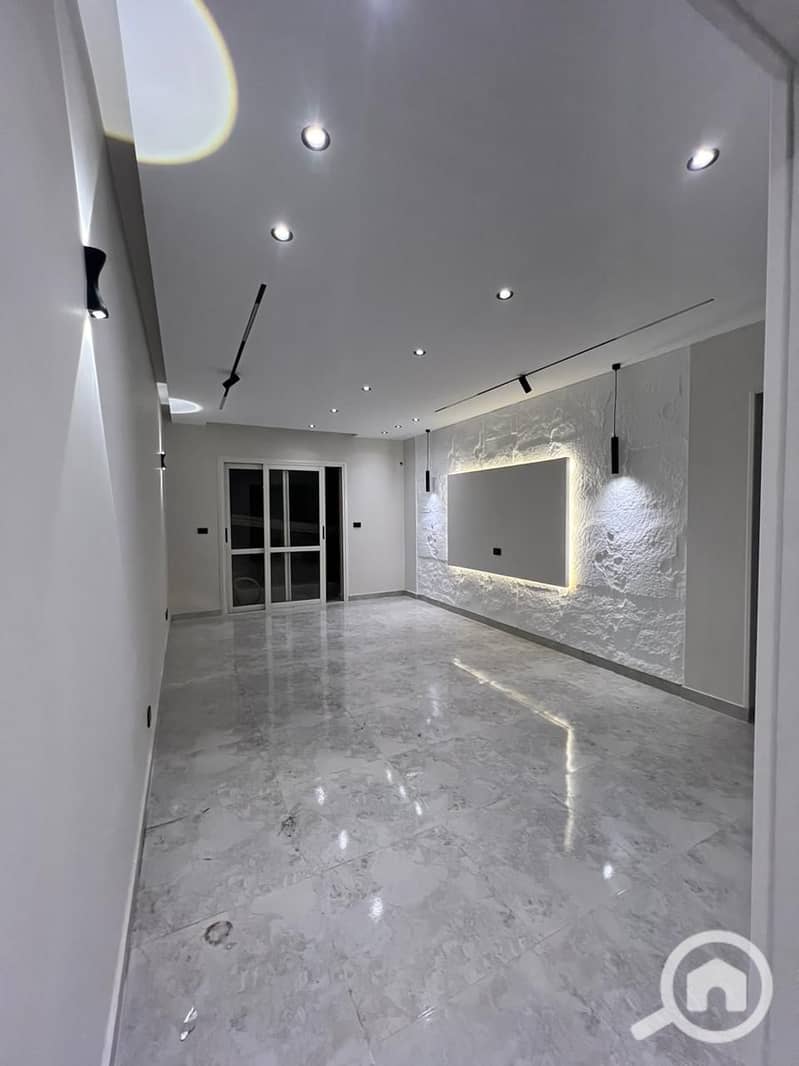 9 fe7c6b1e-7c96-4e42-b34a-48a615c5c45c. jpg