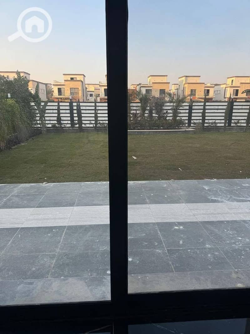 5 04e967c6-283d-4582-86d3-950add62ad41. jpg