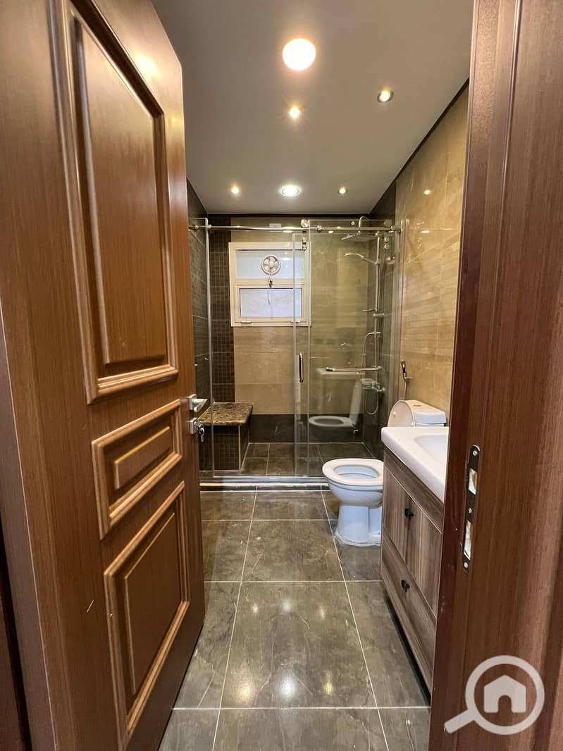 6 0528c3ed-a4fa-4f3d-9d10-c36ded681be4. jpg