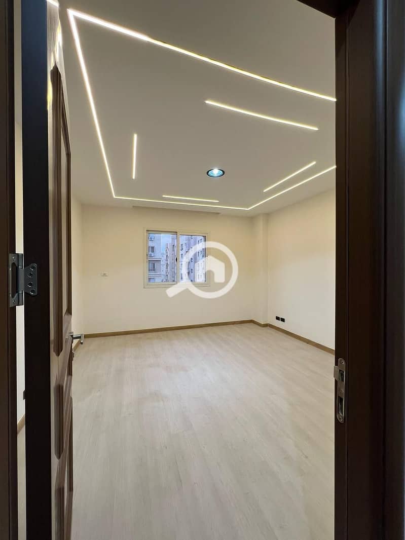 7 f2c24a6e-0112-43f9-a842-cb6dd038899e. jpg