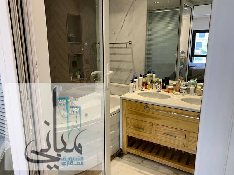 10 f44218fc-77a5-4798-b9ec-1deb1fc47dcf. jpeg