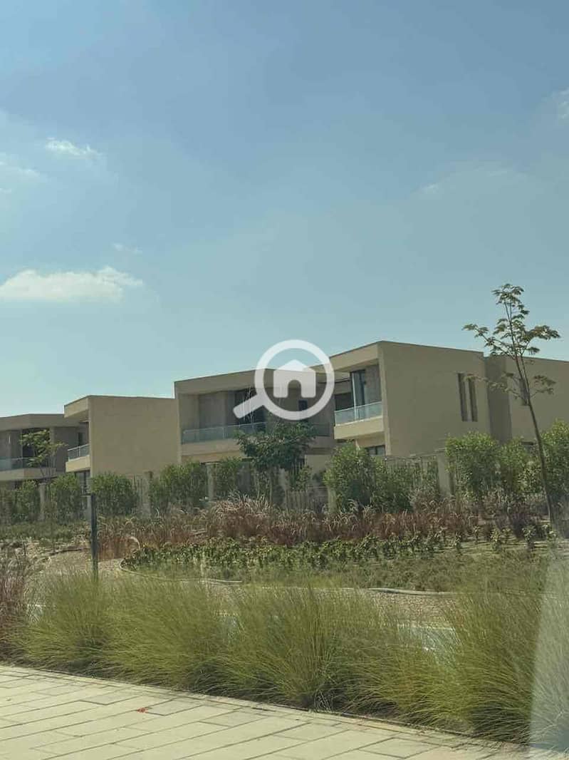 10 dbf7b98d-e520-4777-a1d3-071a640b64bf. jpg