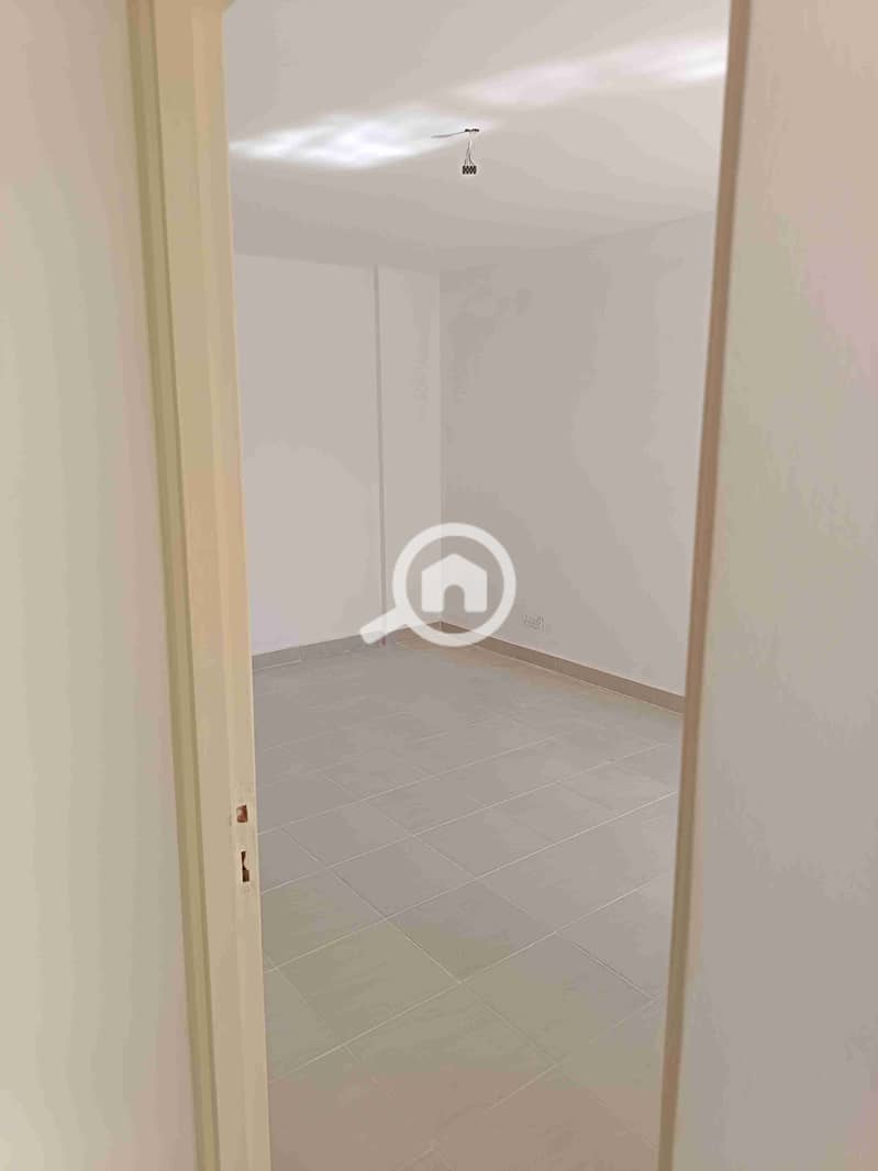 4 18323. jpg