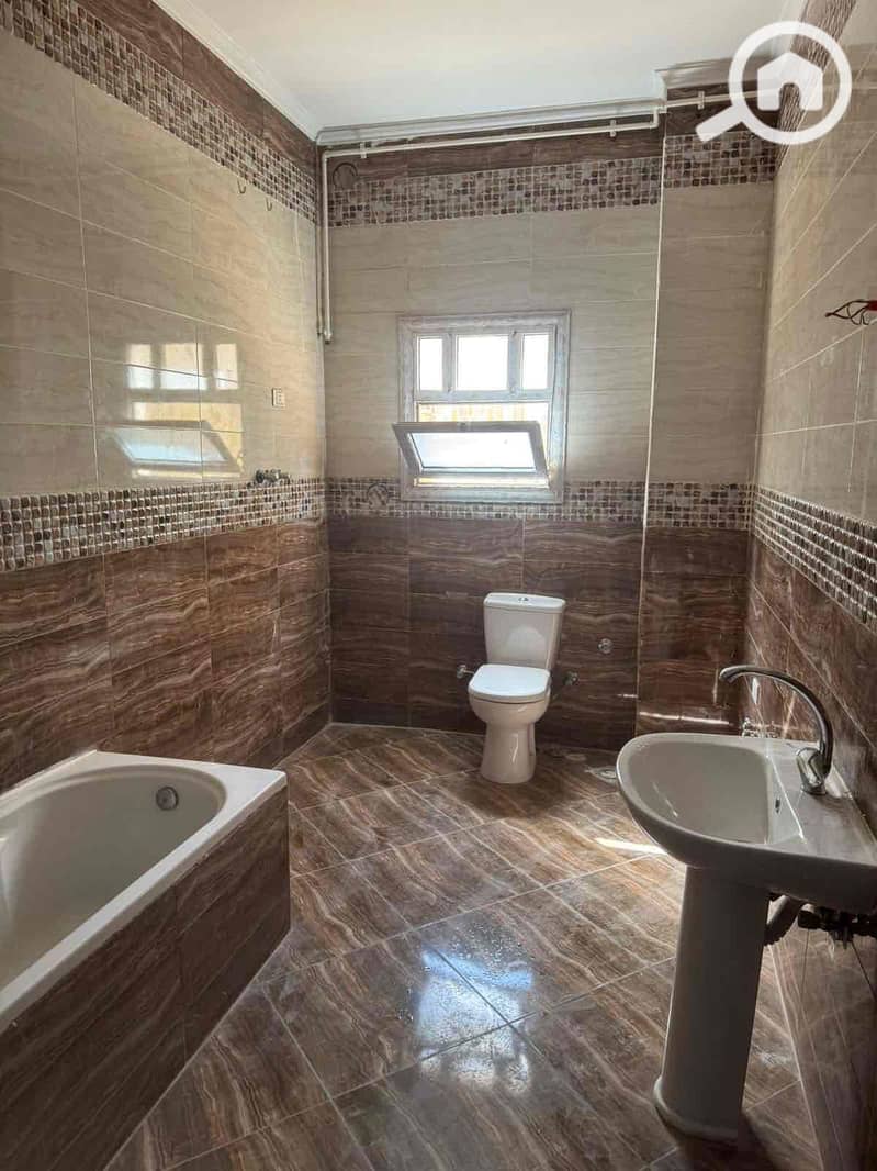 13 906ebba3-33dc-4076-b0e0-48e1bc2eee0e. jpg