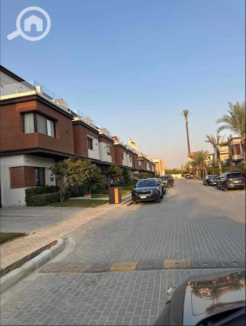 4 bc1ed584-b35d-4f76-95f1-7f94ce8f4cb1. jpg