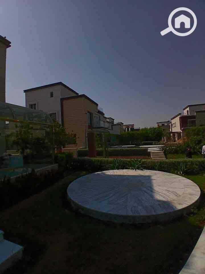 8 900ff402-5779-4518-808f-4cb67f0c3c4b. jpg