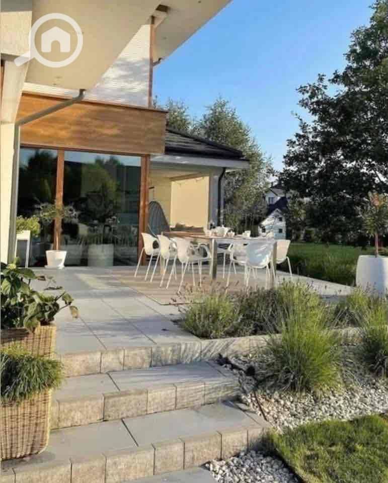 9 c947c4f1-c048-40bd-9408-37b1e509682c. jpg