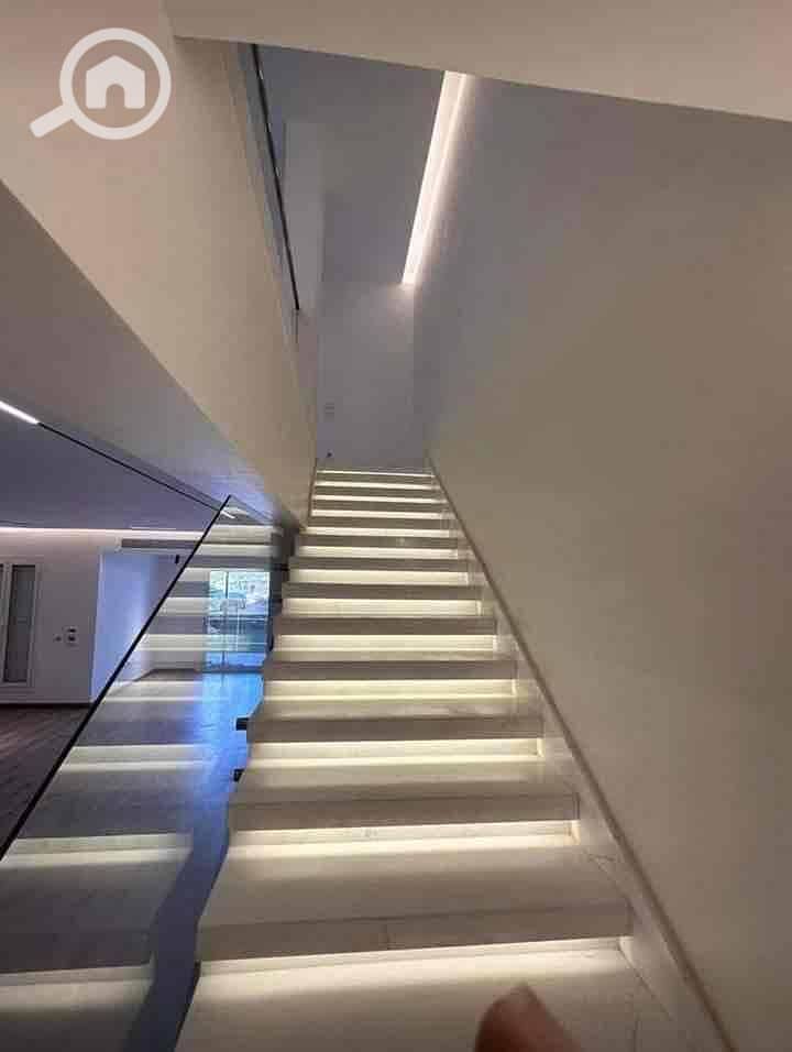 4 e381728a-2cde-4280-a7c2-70beba716b70. jpg