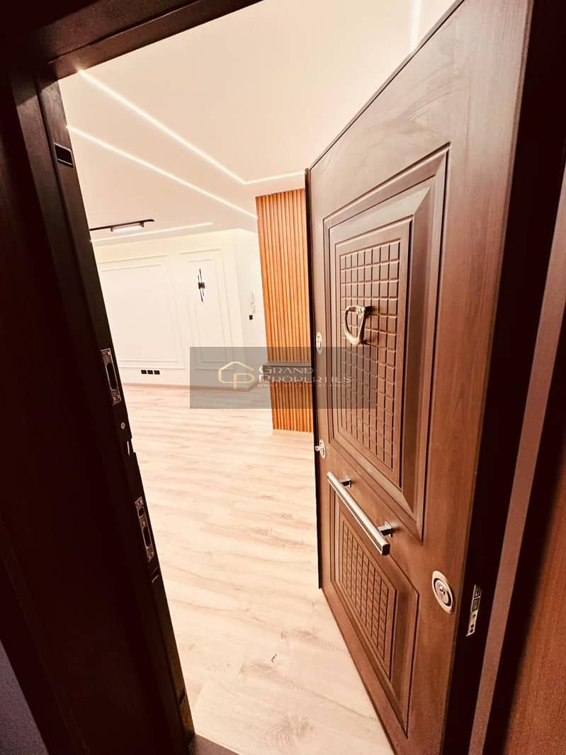 3 eb2e2ff1-5e9c-443f-94d5-701c7abf71e4. jpg