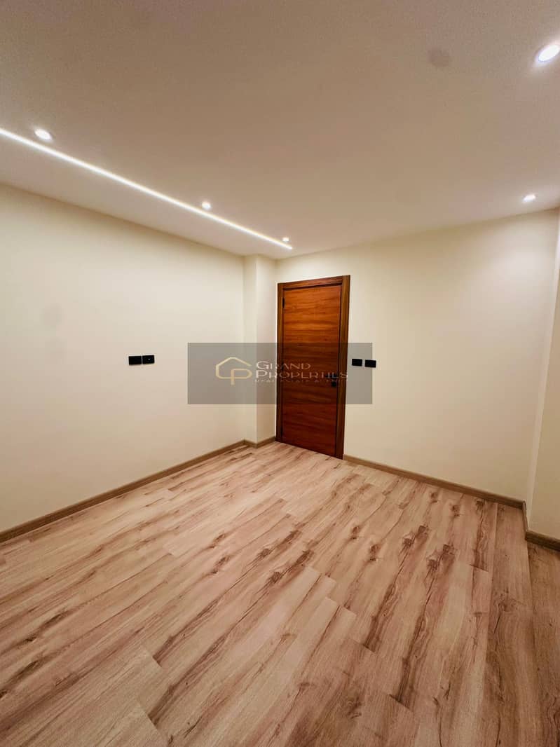 4 30dc3a51-4be7-4ca1-b7c3-1bfed5d1e2bf. jpg