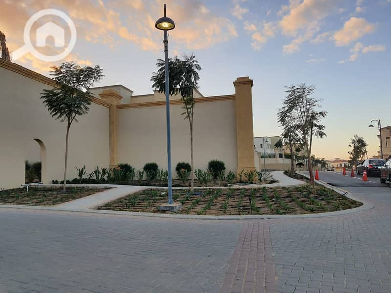 8 ff96b9ac-803c-40cc-923b-f0de07e13d11. jpg