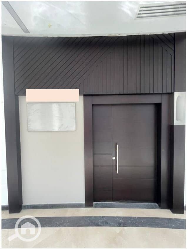 2 b756d989-b9ad-41a6-a94b-5347e08cf48d. jpeg