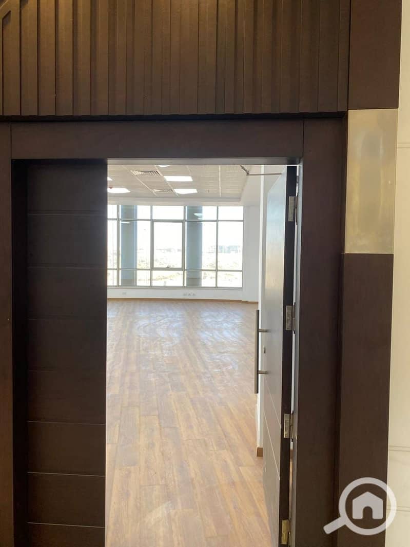 3 e5dee26b-34e7-4220-a986-91e5162b80a9. jpeg