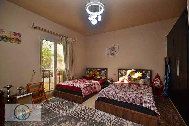 2 DSC_0590_cf3b5_lg. jpg