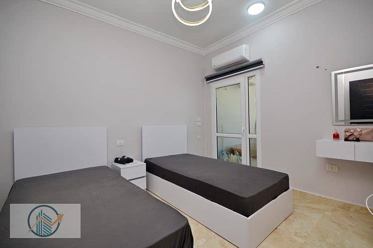 8 DSC_0584_b9426_lg. jpg