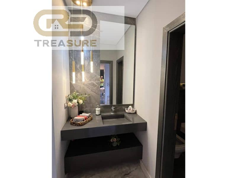 21 WhatsApp Image 2025-10-27 at 12.10. 35 PM (1). jpg