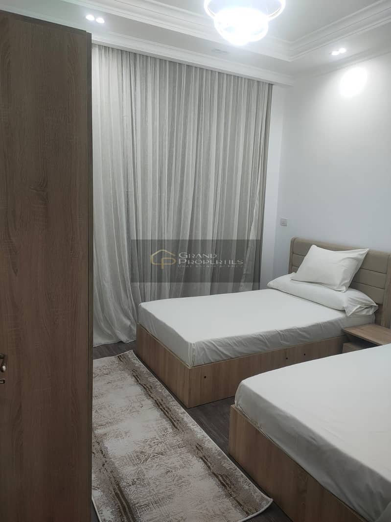 7 a4aa6a09-5338-4d7c-a7f4-efb3de995191. jpg